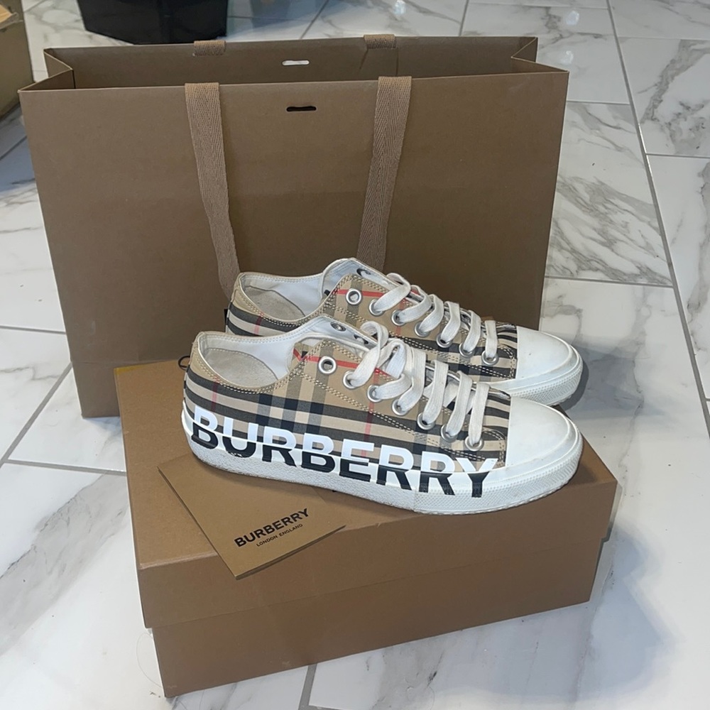 Burberry Authentic shoes
